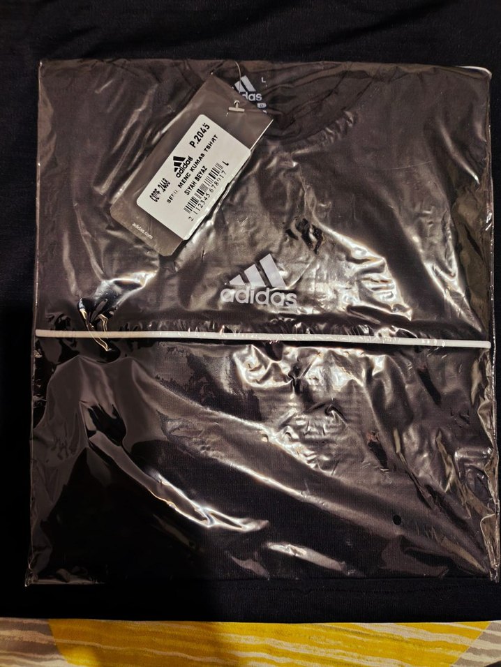 Adidas Siyah Tişört — görsel 4/4