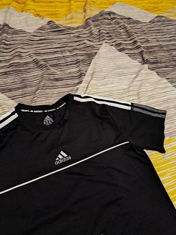 Adidas Siyah Tişört — görsel 2/4
