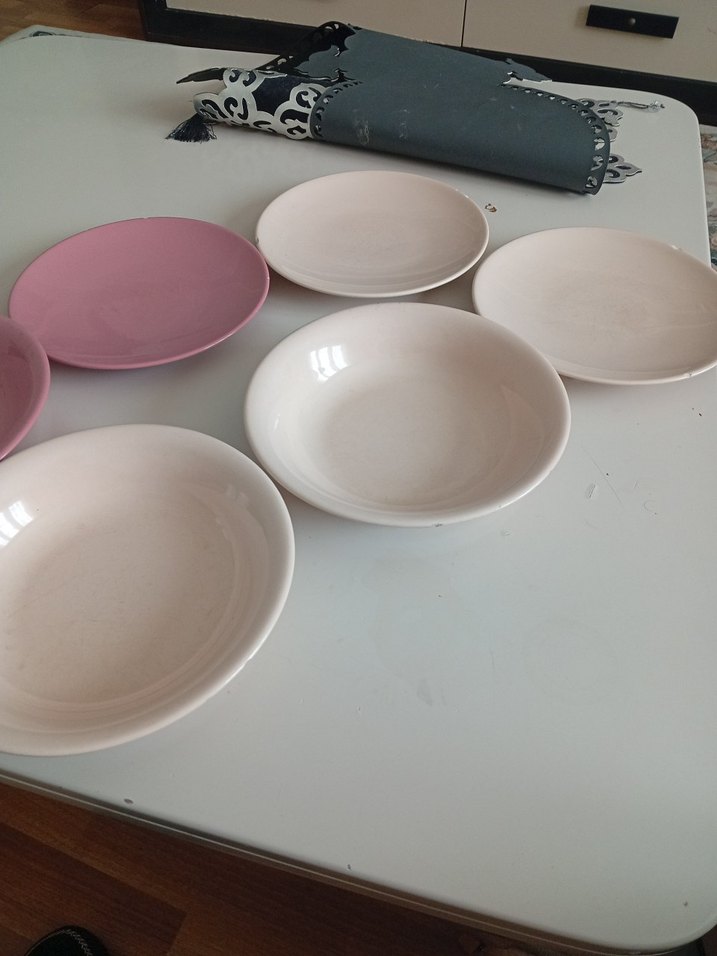 Pastel Pembe ve Beyaz Yemek Tabağı Seti - Görsel 4