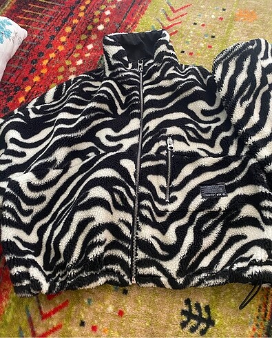 BERSHKA ZEBRA DESEN PELUŞ CEKET