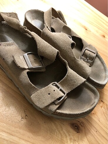 32 Beden camel Renk H&M Nubuk kahve rengi 32 numara sandalet?