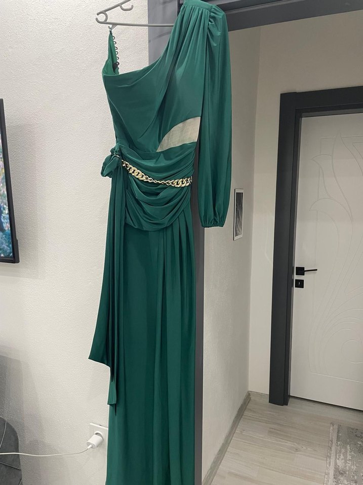 Zincir Detaylı Straplez Uzun Kadın Elbise - Görsel 4