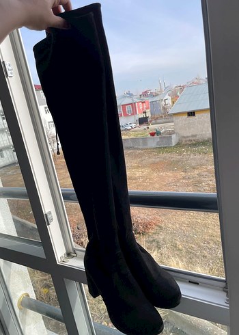 Siyah Süet Dizüstü İnce Topuklu Bot - Görsel 3