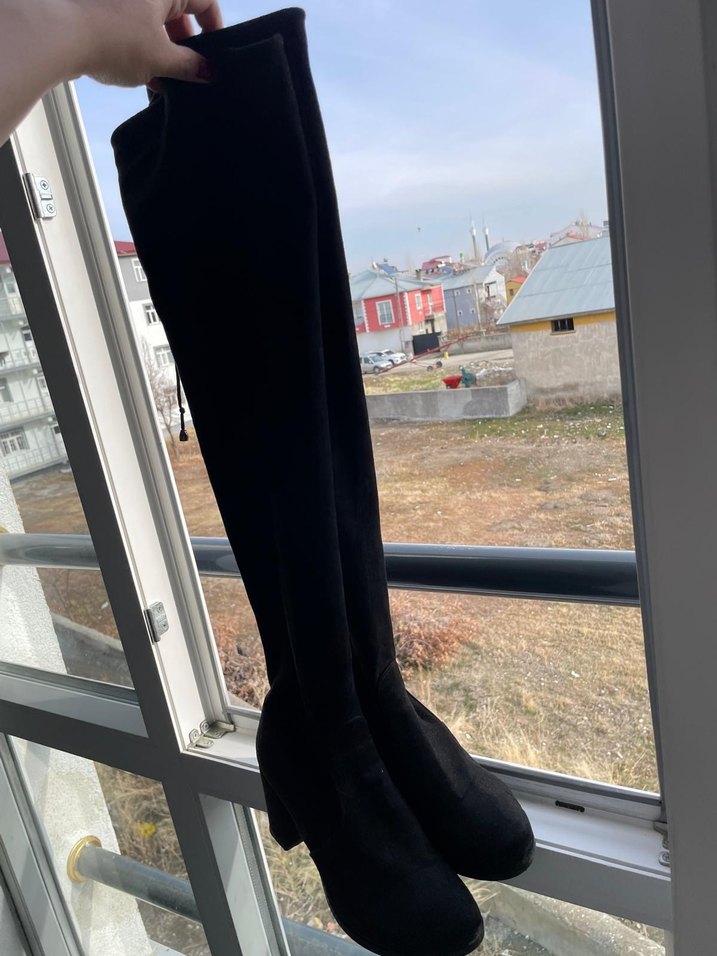 Siyah Süet Dizüstü İnce Topuklu Bot - Görsel 3