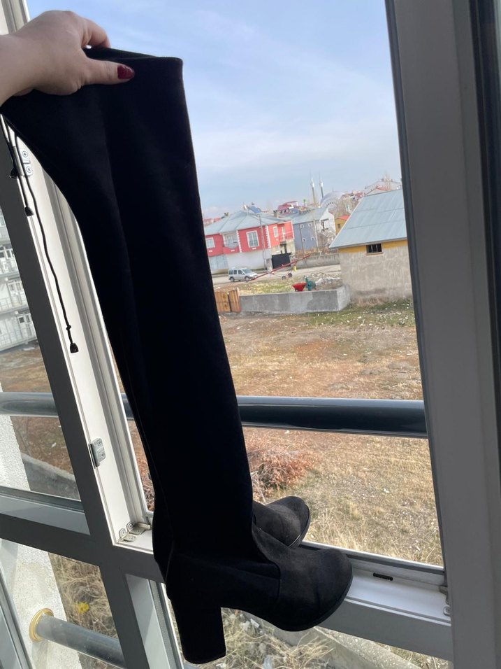 Siyah Süet Dizüstü İnce Topuklu Bot - Görsel 4