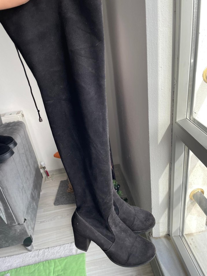 Siyah Süet Dizüstü İnce Topuklu Bot - Görsel 2