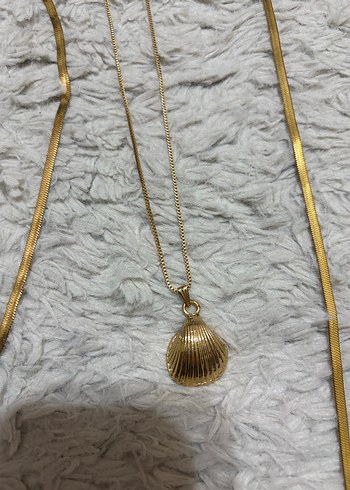 Uzun Zincirli Altın Renkli Desenli Kadın Kolyesi - Görsel 3