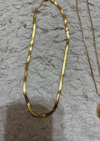 Uzun Zincirli Altın Renkli Desenli Kadın Kolyesi - Görsel 2