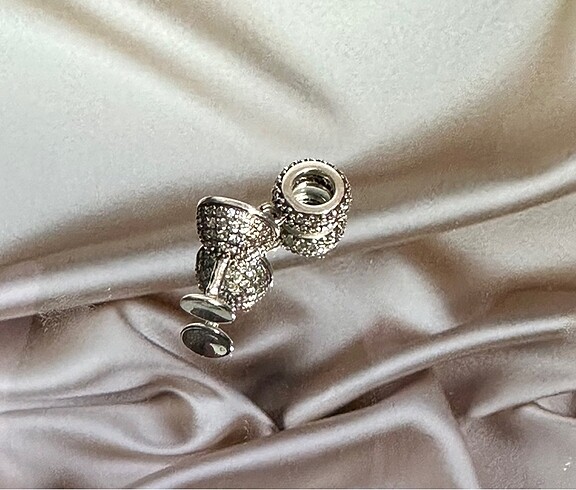 Pandora pandora kadeh charm