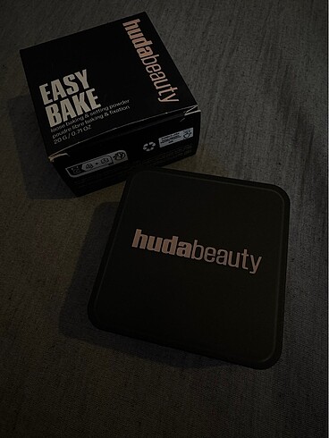 Beden Huda Beauty Cherry Blossom Cake Pudra