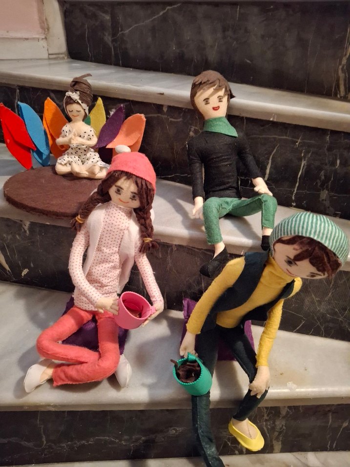 Renkli Kıyafetli El Yapımı Keçe Bebekler - Görsel 2