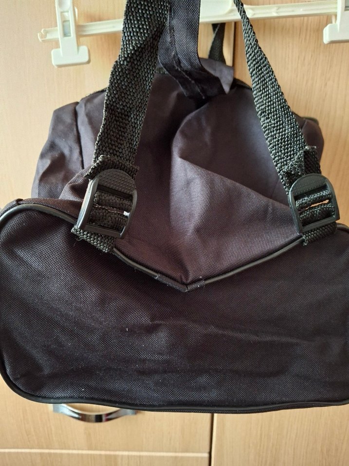 Siyah Tokalı Kadın Sırt Çantası - Görsel 4