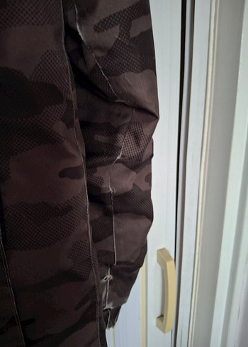 Düğmeli Fermuarlı Kamuflaj Desenli Erkek Montu - Görsel 4