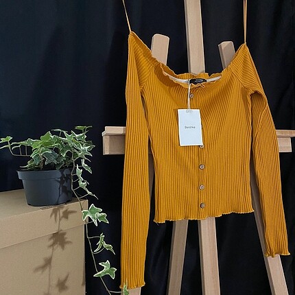 BERSHKA HARDAL RENGİ UZUN KOLLU TİŞÖRT