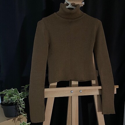 KAHVE RENGİ BOĞAZLI UZUN KOLLU TRİKO CROP TOP