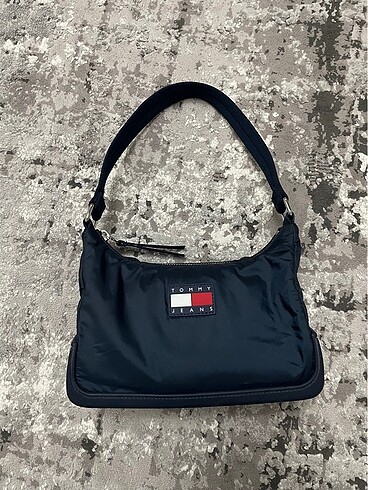 Tommy hilfiger kol çantası