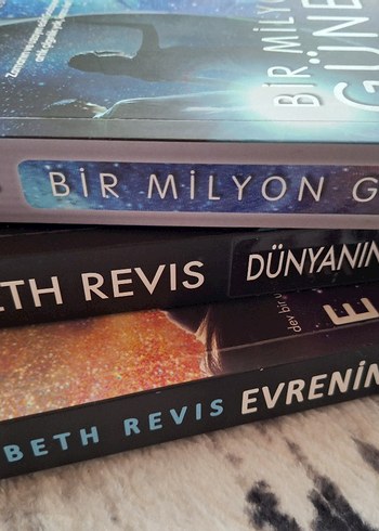 Beth Revis - Evrenin Gizemli Kitapları