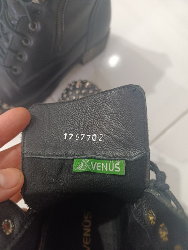 Siyah Deri Çivili Rock Punk Kadın Bot - Görsel 4