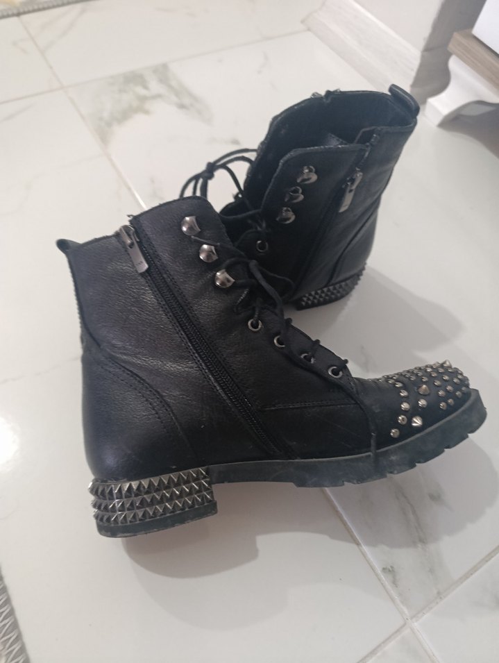 Siyah Deri Çivili Rock Punk Kadın Bot - Görsel 3