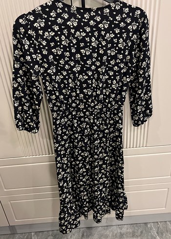 Siyah Çiçekli V Yakalı Midi Elbise - Görsel 3