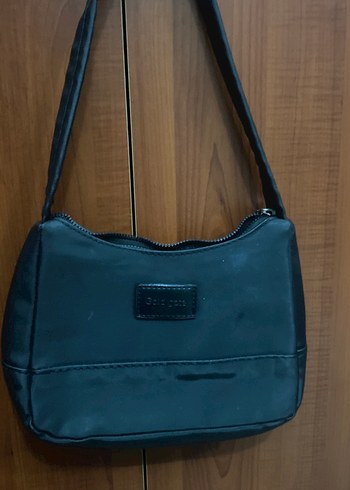 Siyah Deri Fermuarlı Minimalist Kadın Çanta