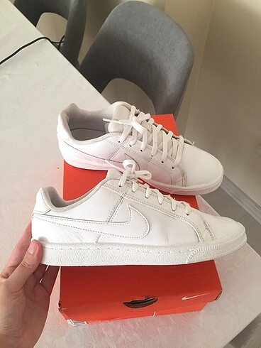 Nike court royale sneaker 35.5