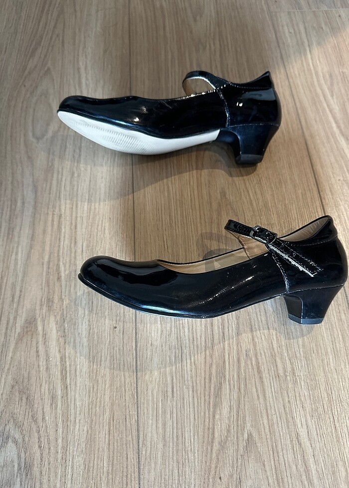 Deri topuklu ayakkabı - Görsel 4