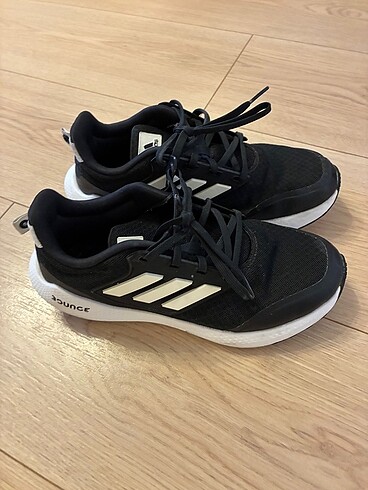 37 Beden siyah Renk Adidas orijinal spor ayakkabi