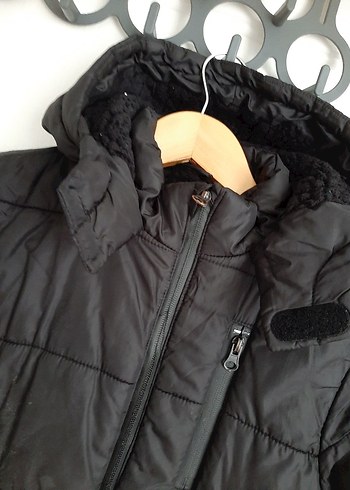 Kapüşonlu Siyah Erkek Çocuk Kaban - Görsel 4