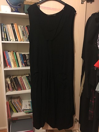 Siyah elbise yanları asimetrik