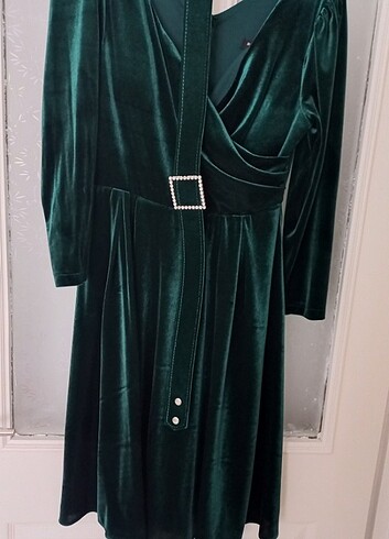  Zara zümrüt yeşili elbise 