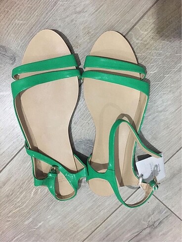 Zara yeşil sandalet
