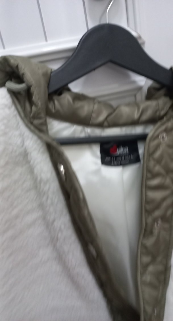 Beyaz Peluş Detaylı Kadın Ceket - Görsel 3