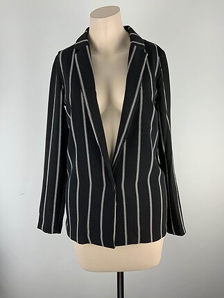 H&M Blazer %70 İndirimli.