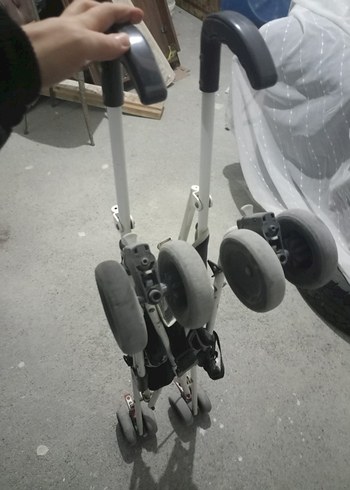 Gri ve Beyaz Bebek Arabası - Görsel 4