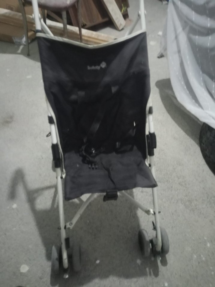 Gri ve Beyaz Bebek Arabası - Görsel 2