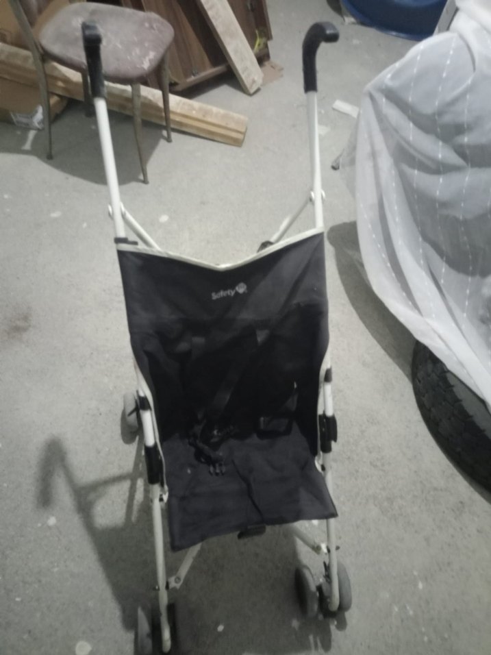 Gri ve Beyaz Bebek Arabası - Görsel 3