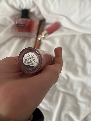 Beden Rare Beauty Highlighter (Enchant)