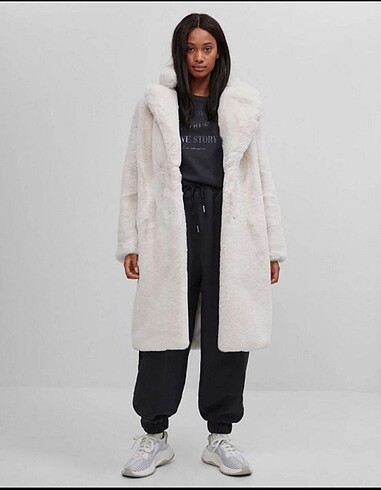 Bershka uzun peluş kürk