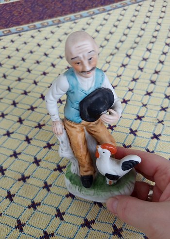 Yaşlı Adam ve Horoz Figürü - Görsel 3