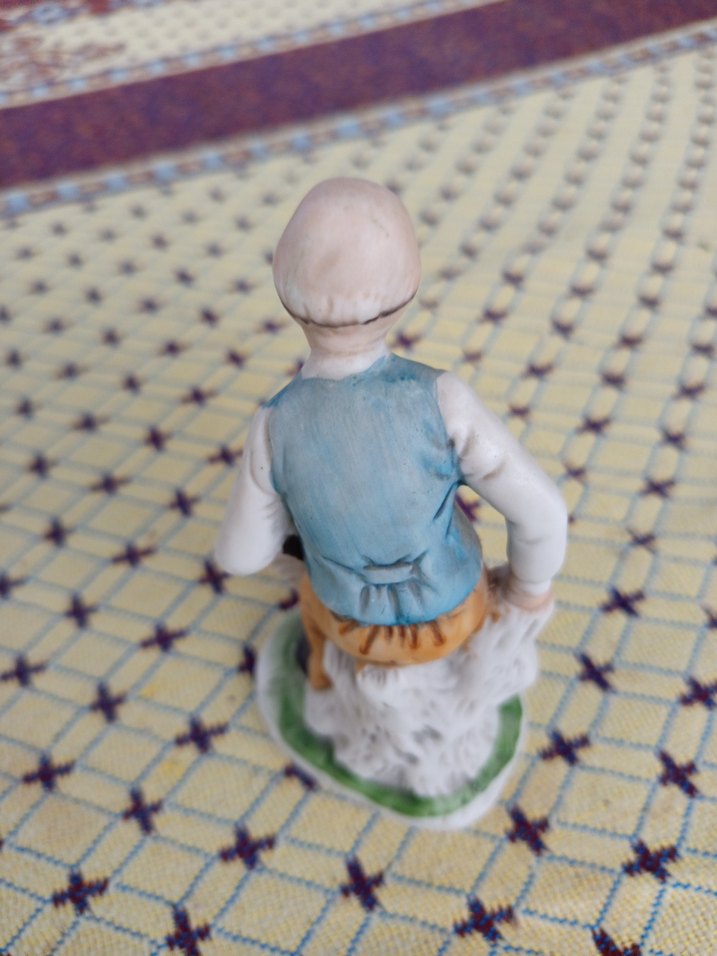 Yaşlı Adam ve Horoz Figürü - Görsel 5