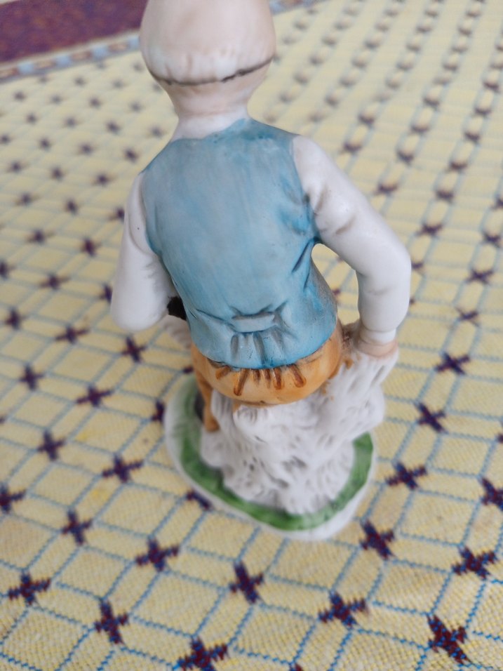 Yaşlı Adam ve Horoz Figürü - Görsel 4