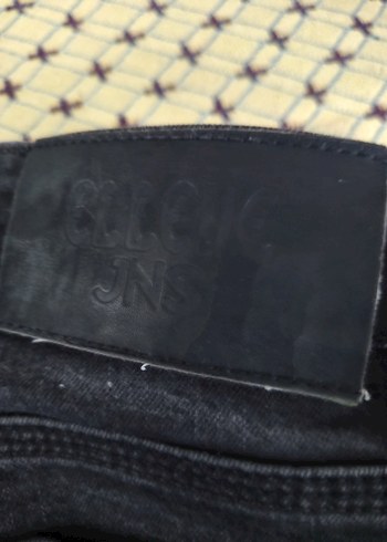 Kadın Siyah Bağlama Desenli Dar Kesim Jean - Görsel 7