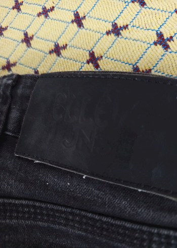 Kadın Siyah Bağlama Desenli Dar Kesim Jean - Görsel 8