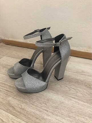 36 Beden PARK MODA GÜMÜŞ TOPUKLU AYAKKABI