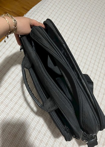 Beden Fermuarlı Siyah Laptop Çantası