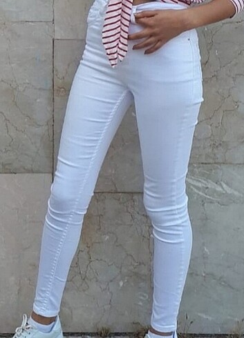 Beyaz dar pantolon