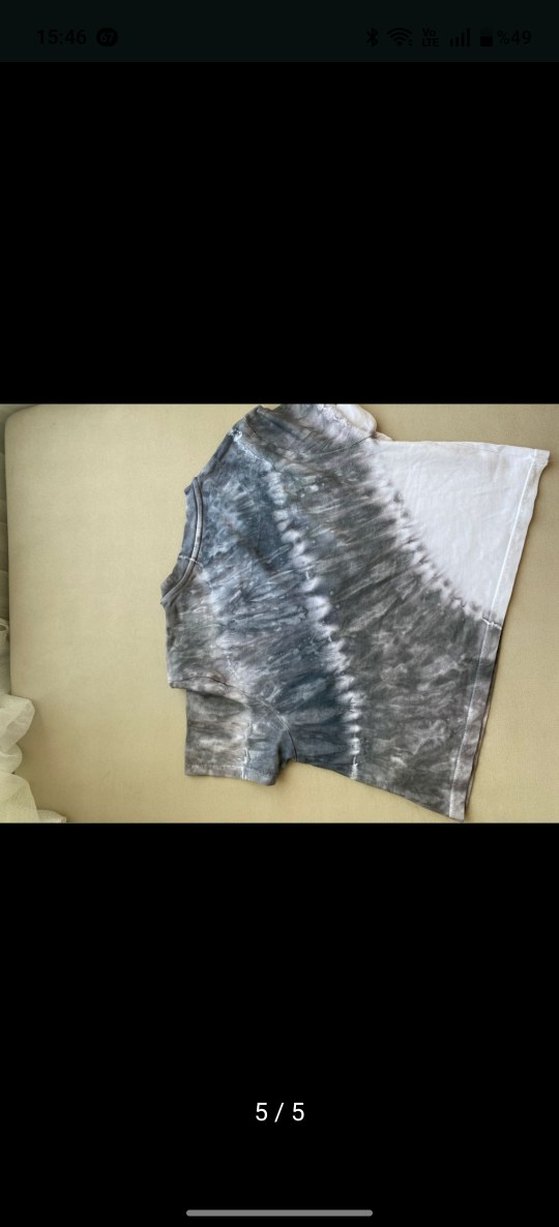 Gri Batik Desenli Tişört - Görsel 4