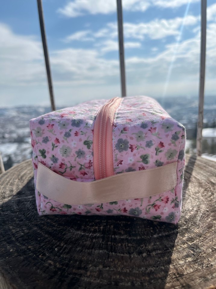 Fermuarlı Pembe Çiçek Desenli Kadın Makyaj Çantası - Görsel 3