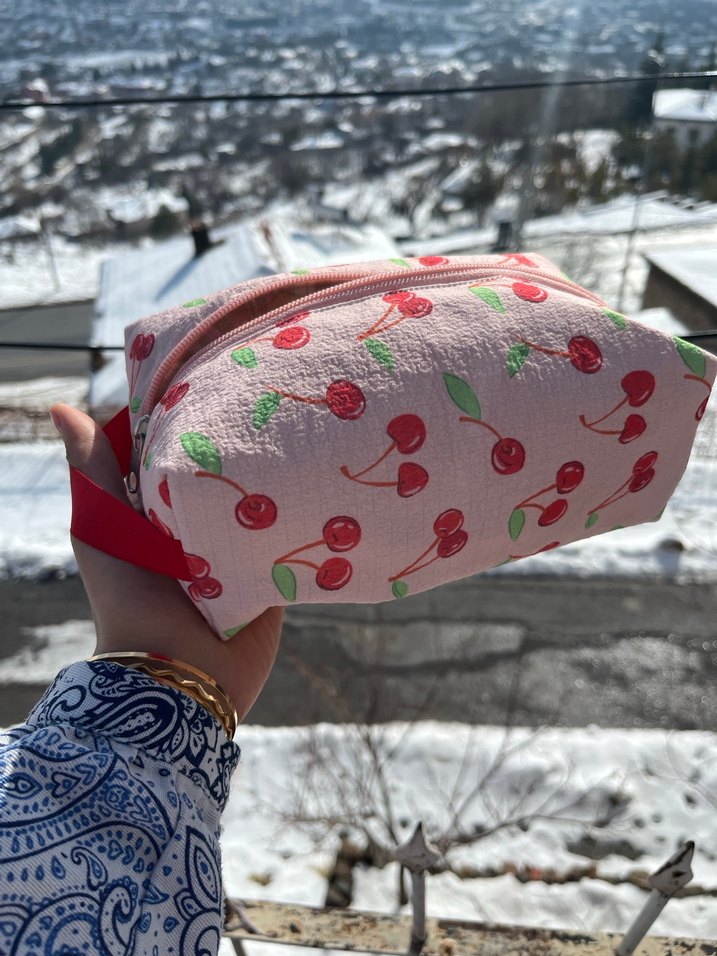 Kiraz Desenli Fermuarlı Makyaj Çantası - Görsel 3